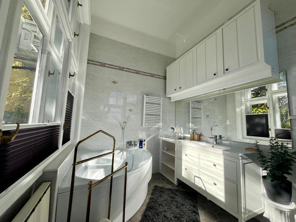 Hillside Luxury Residence Budapest With Free Garage Exterior foto